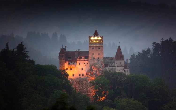 Castillo Bran en Rumania - Dracula Castillo Bran en Rumania - Dracula