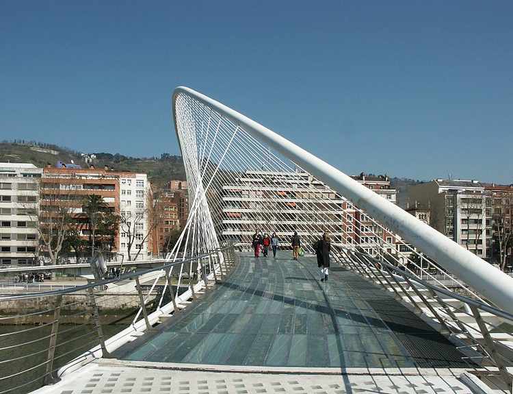 puente Zubizuri fin de semana en Bilbao